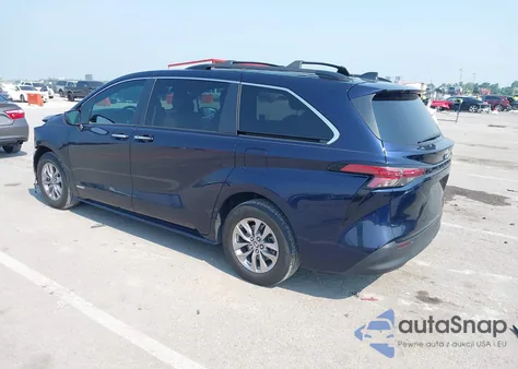 2021 Toyota Sienna Xle z USA, uszkodzony, nr VIN 5TDJRKEC0MS018543